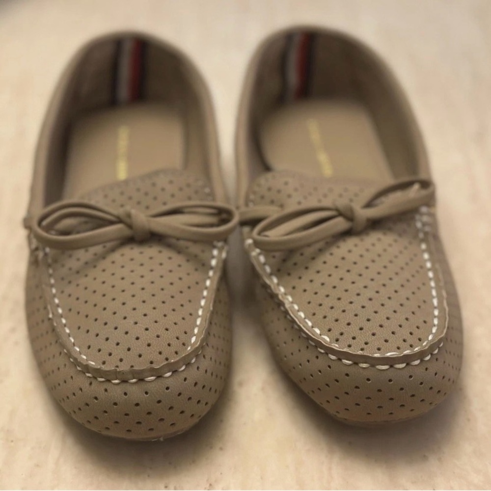 Tommy Hilfiger Womens Loafers Flat Slip-on Perforated Boat Shoes, Size 8 - Picture 4 of 7